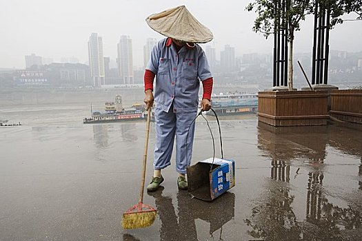 深圳找住家保姆多少錢？為您揭秘市場價格與服務細節
