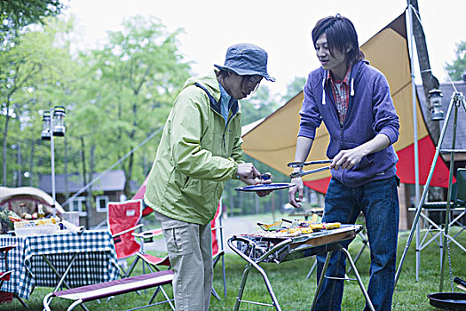 老人保多少錢一個月？了解養老保險的優勢與實惠選擇
