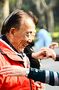 杭州請家政多少錢一小時？讓我們為你揭秘！