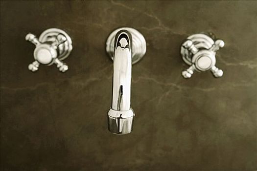 深圳雇保姆多少錢？全面解析保姆服務費用
