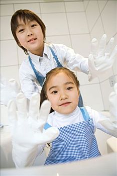 西安月嫂一個月多少錢？揭秘月嫂服務費用的真相