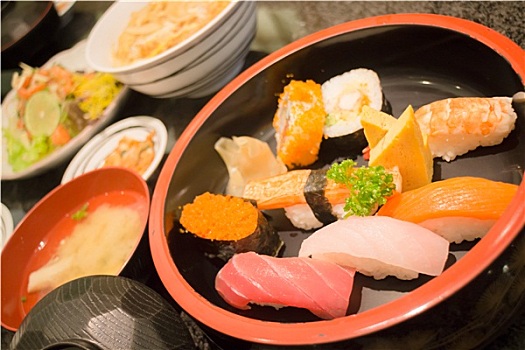西安做飯保姆工資多少？了解西安做飯保姆的工資水平與需求趨勢