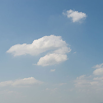 保姆中價(jià)費(fèi)是多少？揭秘不同服務(wù)價(jià)格與選擇技巧
