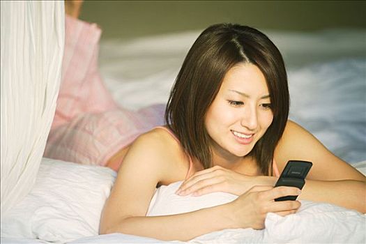 新育兒嫂多少錢一個月？家政服務(wù)價格揭秘！