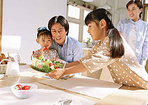 住家保姆每月多少錢？揭秘高效家務管理的最佳選擇