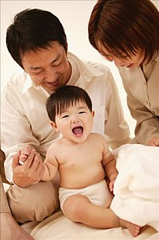 附近找保姆一個(gè)月多少錢(qián)？讓你了解保姆費(fèi)用的真相！