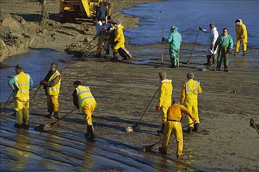 深圳家庭保姆工資多少？2025年最新薪資趨勢揭秘！