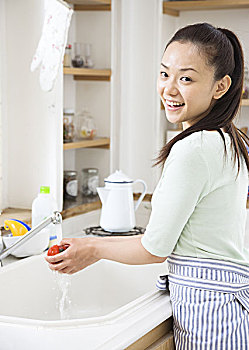 催乳師一次拿多少錢？揭秘催乳行業的收入與職業前景