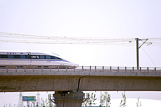 武漢帶孩子保姆多少錢？了解市場(chǎng)價(jià)格與服務(wù)，選擇最適合的保姆服務(wù)
