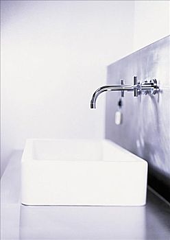 《除暴》電影投資揭秘：這筆巨額投資值得嗎？