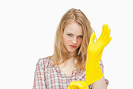 家政招人多少費(fèi)用？揭秘家政服務(wù)背后的收費(fèi)標(biāo)準(zhǔn)