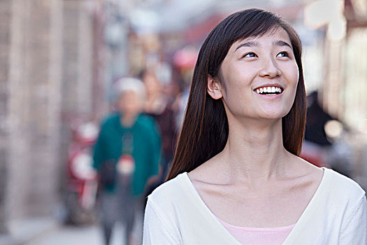 找保姆做飯一般多少錢？揭秘保姆服務(wù)價(jià)格及選擇技巧！
