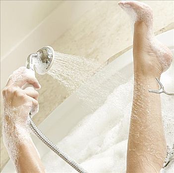 住家保姆多少錢一月？全方位解析費用與服務