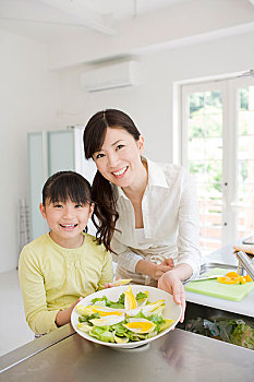 家政培訓(xùn)班多少錢？掌握這門(mén)技術(shù)，輕松就業(yè)賺錢！