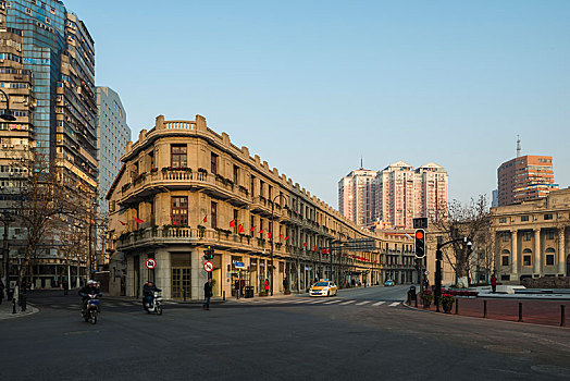 青島個住家保姆多少錢？揭秘住家保姆服務(wù)的真實費用