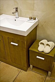 青島城陽保姆多少錢？選擇保姆服務(wù)，品質(zhì)與價格并重
