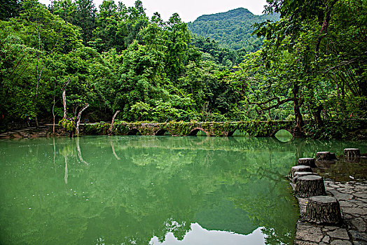 月嫂多少錢一個(gè)月？揭秘月嫂服務(wù)的真實(shí)費(fèi)用與價(jià)值