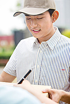 德陽帶孩子阿姨多少錢？找專業育兒服務，給孩子最好的陪伴與關愛！