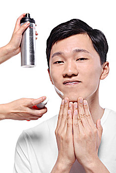 深圳全職保姆工資多少？如何選擇合適的保姆？揭秘背后的行業(yè)趨勢！