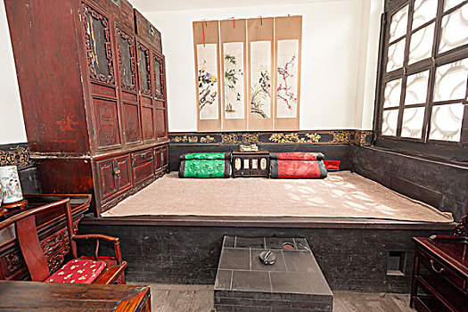 白班保姆多少錢一個(gè)月？讓你了解如何選擇最合適的保姆服務(wù)