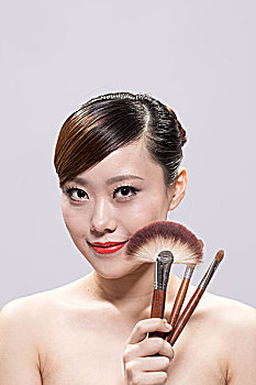 住家全職保姆多少錢？揭秘你所不知的價格和服務(wù)內(nèi)幕