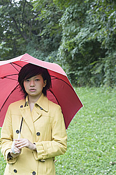 深圳不住家保姆工資多少？揭秘深圳家庭服務(wù)市場的薪資真相