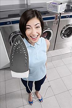 住家家政保姆月嫂多少錢？你了解這些服務的市場行情嗎？