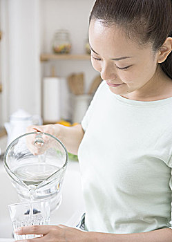 城陽(yáng)保姆多少錢？為您的家庭生活提供溫馨的守護(hù)