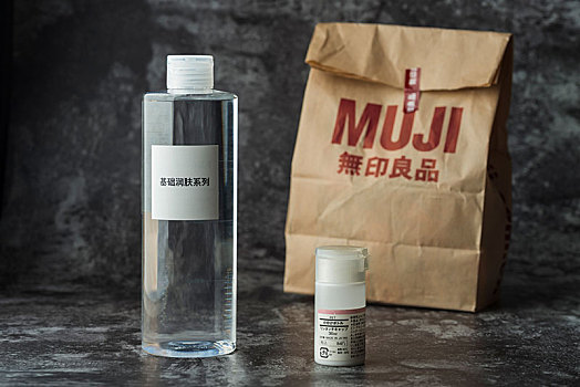 西安請(qǐng)?jiān)律┒嗌馘X？如何選擇合適的月嫂服務(wù)