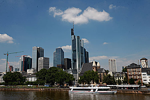 家政服務的市場前景與收費標準解析