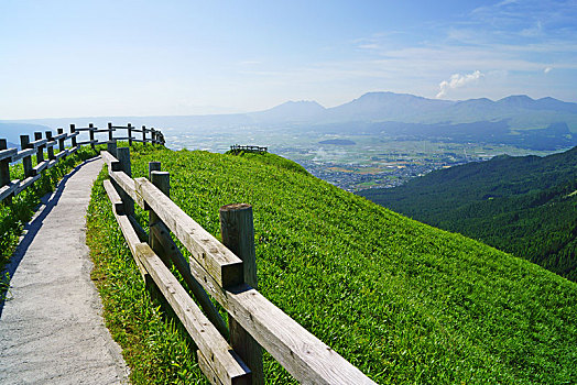 鄭州保姆不住家多少錢(qián)？揭秘鄭州保姆市場(chǎng)的真實(shí)價(jià)格