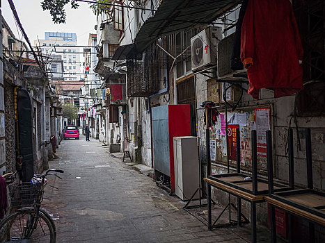 全天護工多少錢一天？一文帶你了解全方位護工服務的費用與選擇