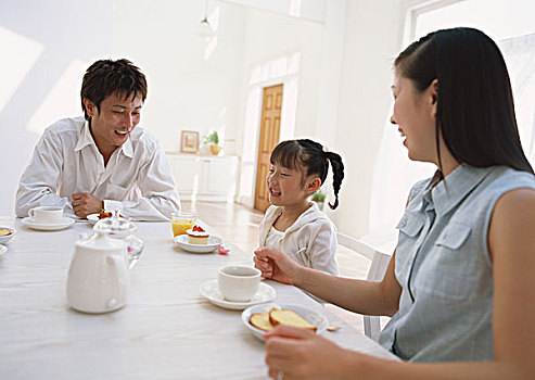 邵武月嫂多少錢一個月？了解月嫂服務(wù)費(fèi)用，帶你走進(jìn)專業(yè)育兒新時代