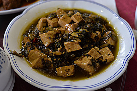 考金牌月嫂證需多少錢(qián)？揭秘金牌月嫂證的真正價(jià)值與獲取路徑