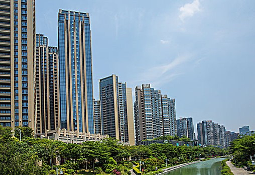 如何選擇性價比高的育兒嫂培訓班？學費揭秘！