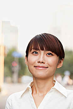 余杭保姆多少錢？如何選擇合適的保姆服務