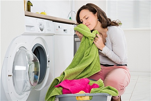4小時保姆工資是多少？揭秘現代家庭保姆服務的真實價格！