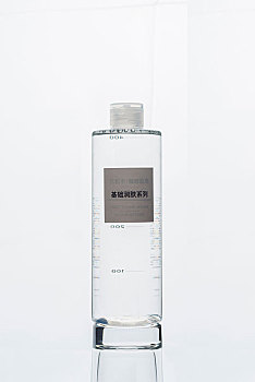 江，嫂多少錢？”本文將為你詳細解答江陰月探討了江陰月嫂的價格區間，幫助你費用問題，并幫助您理解月出明智的選擇，享服務的性價比以及如何專業的月子護理服務。