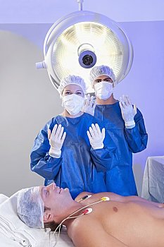 深圳保姆住家工資多少？揭秘深圳保姆行業薪資現狀及前景分析
