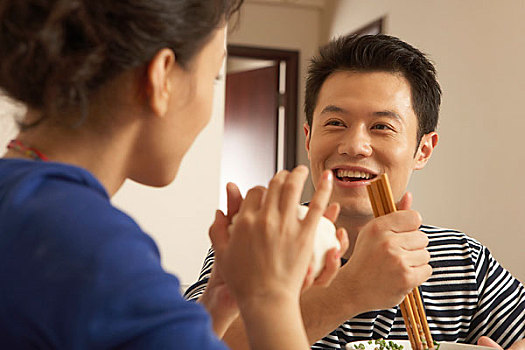 西安月嫂一個月多少錢？揭秘月嫂服務費用的真相