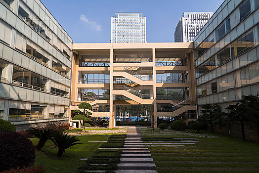 保姆住家工資多少錢？為您解答雇傭保姆的真實(shí)成本