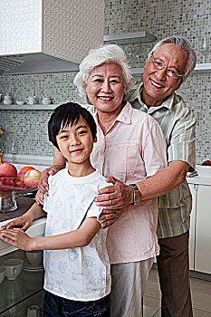 廣州月嫂價(jià)格是多少錢？揭秘廣州月嫂服務(wù)費(fèi)用及選擇技巧