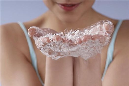 賣化妝品一天能賺多少錢？揭秘化妝品行業(yè)賺錢的秘密