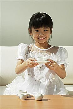 成都請(qǐng)?jiān)律┒嗌馘X？全面解析月嫂服務(wù)費(fèi)用與選擇技巧
