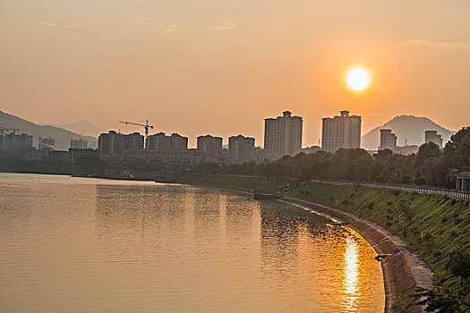 朝陽市家政服務電話多少？專業家政服務讓生活更便捷