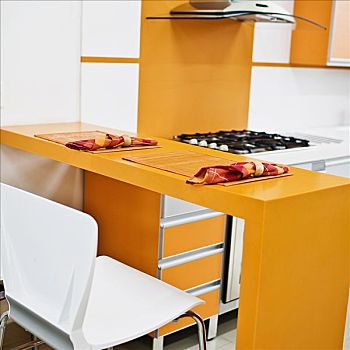 上海顧護(hù)工多少錢一天？了解上海顧護(hù)工服務(wù)及費(fèi)用，讓您選擇更安心！