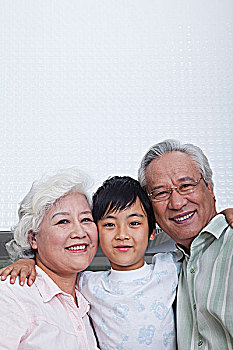 家政保姆多少錢一小時？揭秘家政服務行業的收費標準