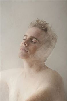 上海當(dāng)保姆工資多少？揭秘上海保姆行業(yè)的薪資秘密