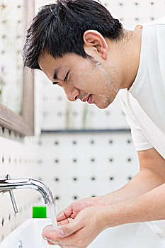 濰坊不住家保姆多少錢？如何選擇適合的保姆服務？