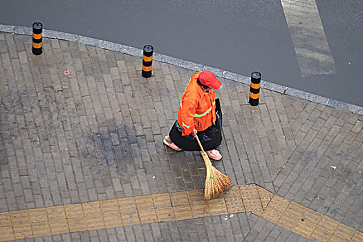 上門(mén)裝導(dǎo)航多少錢(qián)？解密車載導(dǎo)航安裝服務(wù)的價(jià)格與價(jià)值